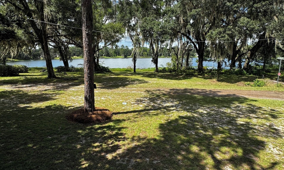 Lake Park Cottage | Charming 2-bedroom lake front cottage in lovely Lake Park Georgia.