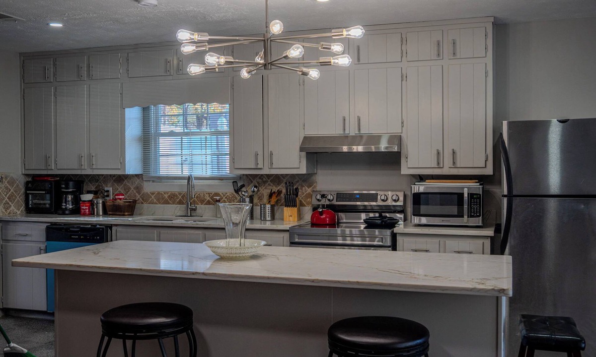 Lawrenceville Apartment | Charming 3 Bedrooms with Spacious Living and Convenient Location to Shopping & Interstate