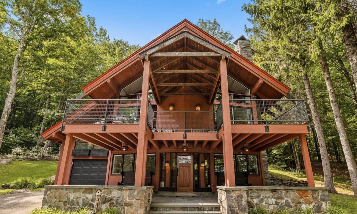 Stratton Mountain House | Charming 4-bedroom Ski house in Stratton with Shuttle or walk to slope.