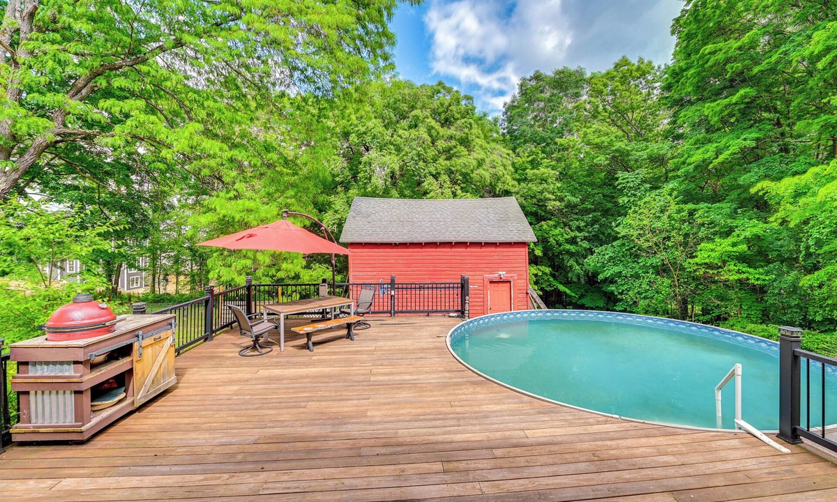 North Ballston Spa House | Charming Ballston Spa Home w/Sauna & Private Pool