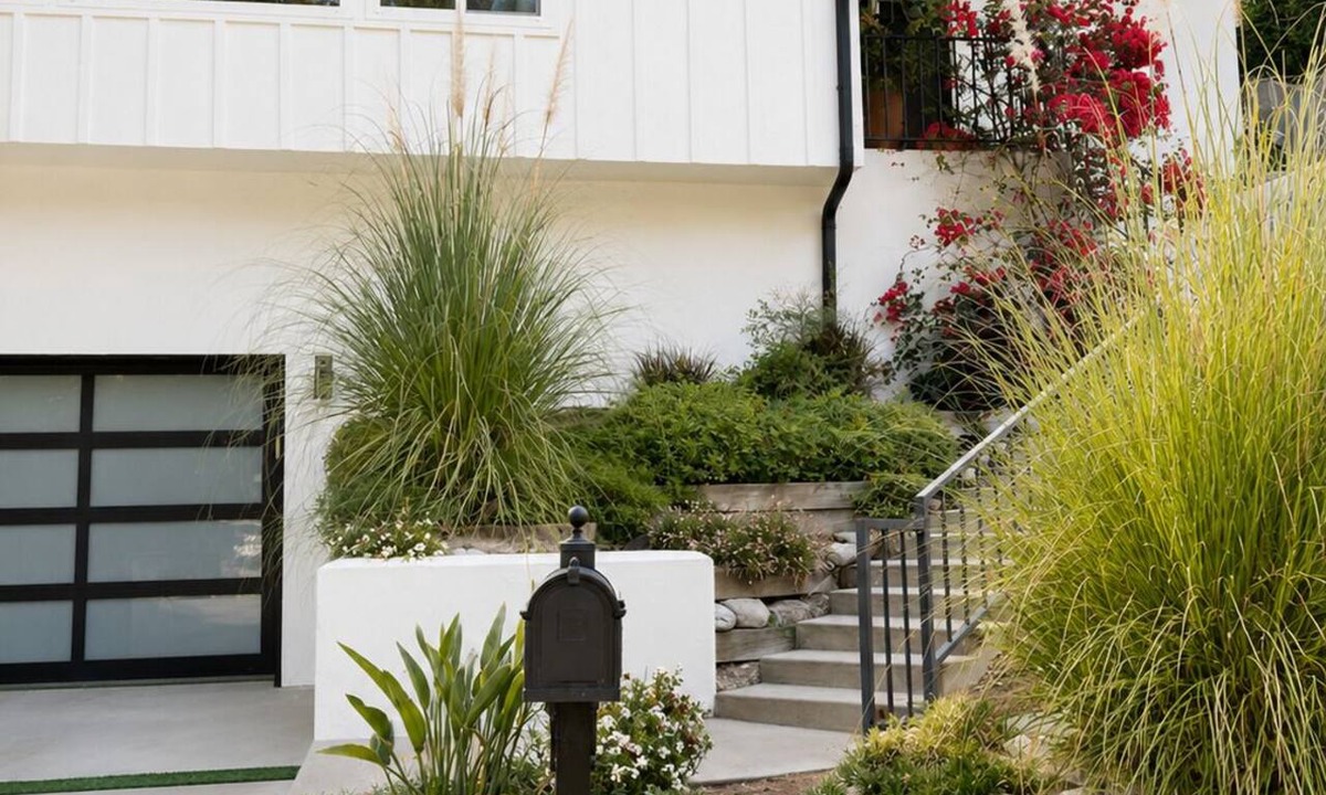 Studio City House | Charming Modern House in Los Angeles, Walkable and Quiet