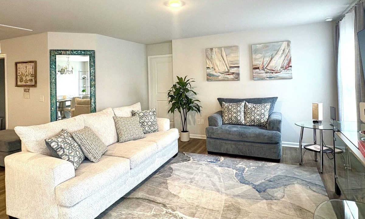 Southport House | Charming new 3-bedroom house in Southport with lake view