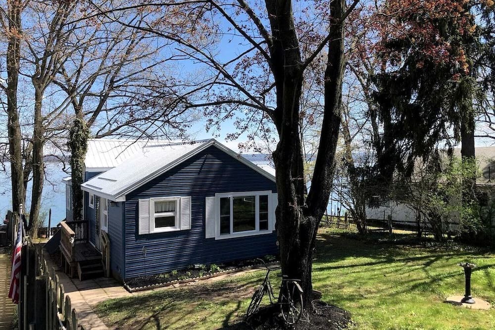 Dresden Cottage | Charming Pet-Friendly Cottage Seconds from Lake near Rochester, New York