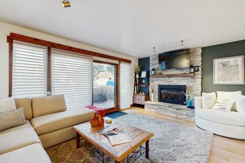 Park Meadows House | Cheery townhome in Park City with large furnished deck & private hot tub