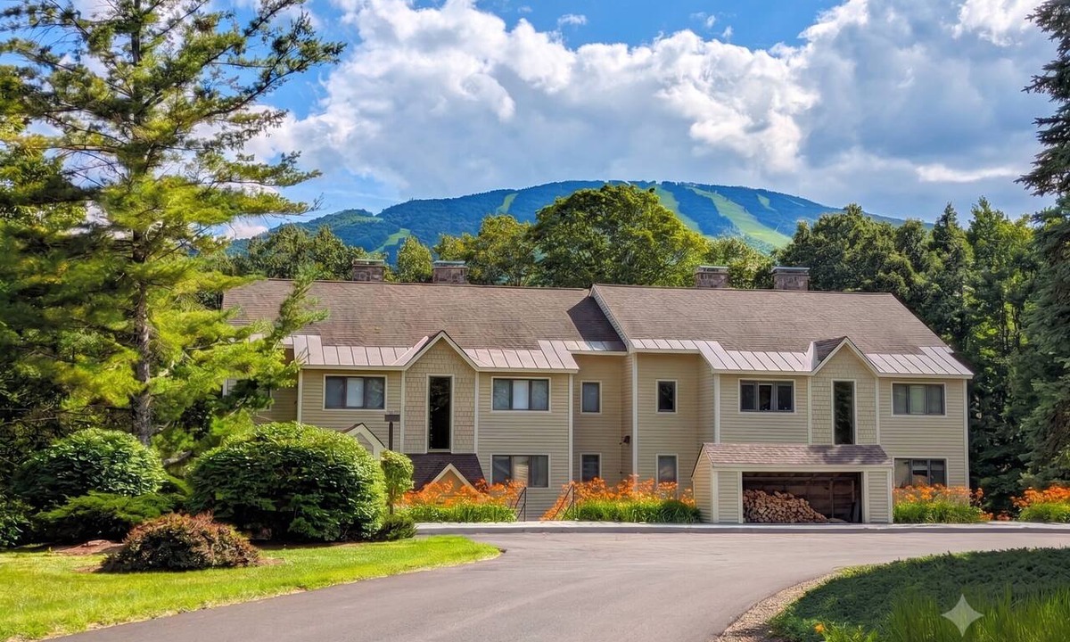 Stratton Mountain Condo | Chic Stratton Condo- Walking Distance to Village