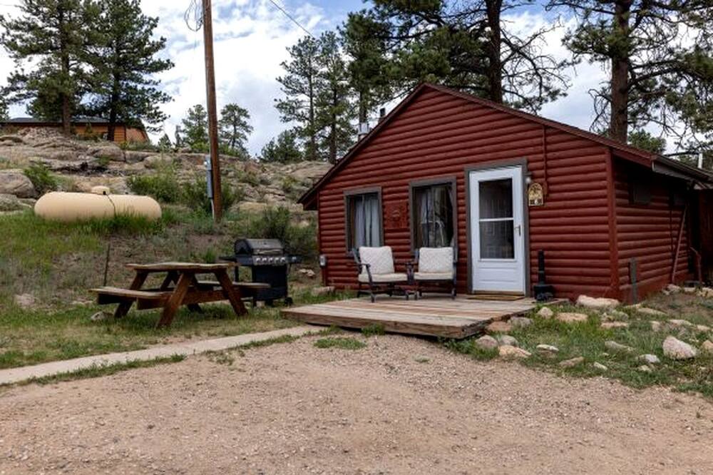 Red Feather Lakes Cabin | Classic Log Cabin with Fireplace in Red Feather Lakes, Perfect for a Romantic Weekend in the Rocky Mountains