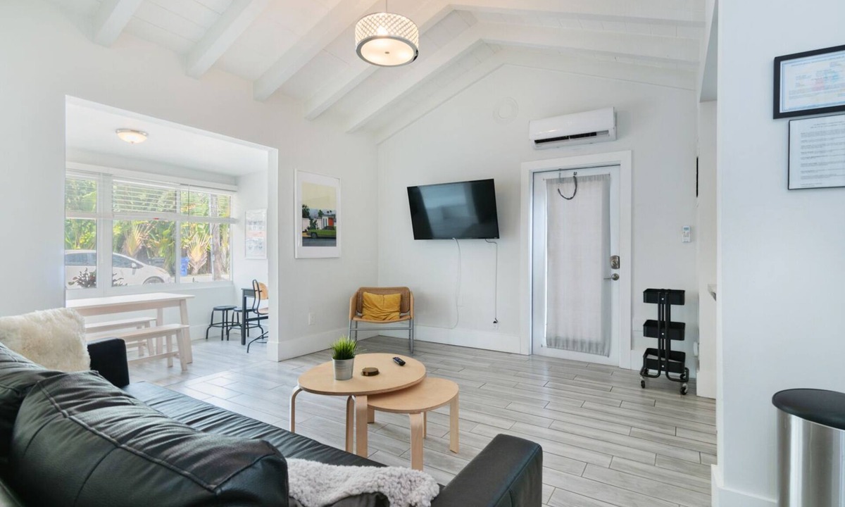 Harbordale House | Close to beach-Downtown-Airport-Whole apt