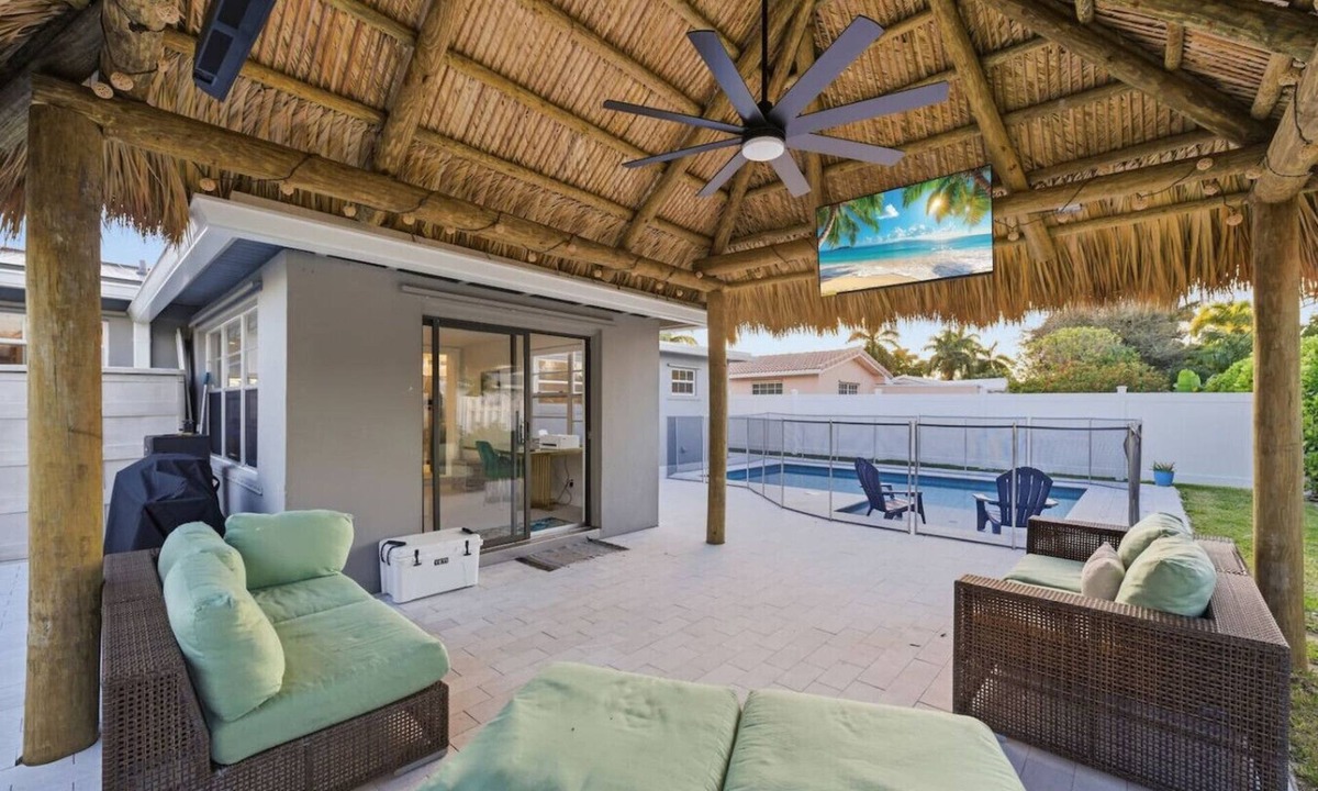 Lighthouse Point House | Coastal Retreat Near the Beach | sleeps 10
