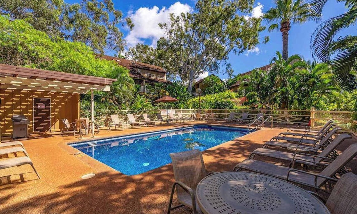 Maunaloa Condo | Colorful Molokai Condo by the Beach with W/D, Lanai & Pool