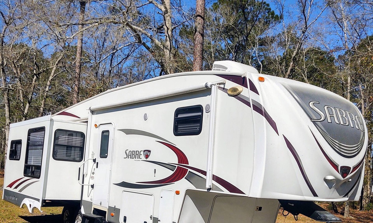 Fleming House | Comfy and cozy RV retreat like having your own campground space