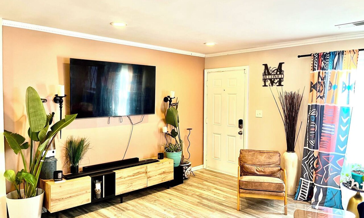 Church Street House | Cozy 1-bedroom house in adorable Atlanta with AC comfort