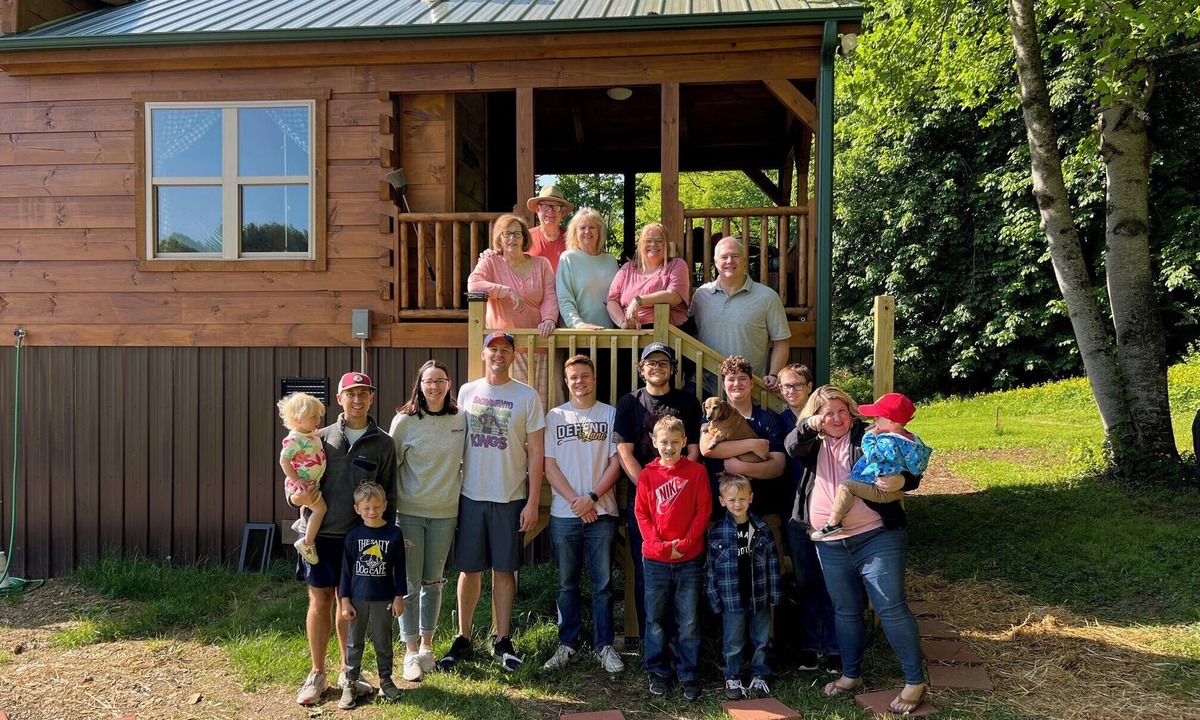Altamont Cabin | Cozy 1 BR cabin 100 feet from the Linville River near Newland, NC.