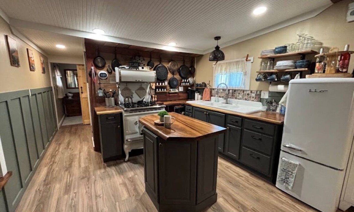 Willard House | Cozy 2-bedroom house in Willard near beautiful Seneca Lake with air conditioning