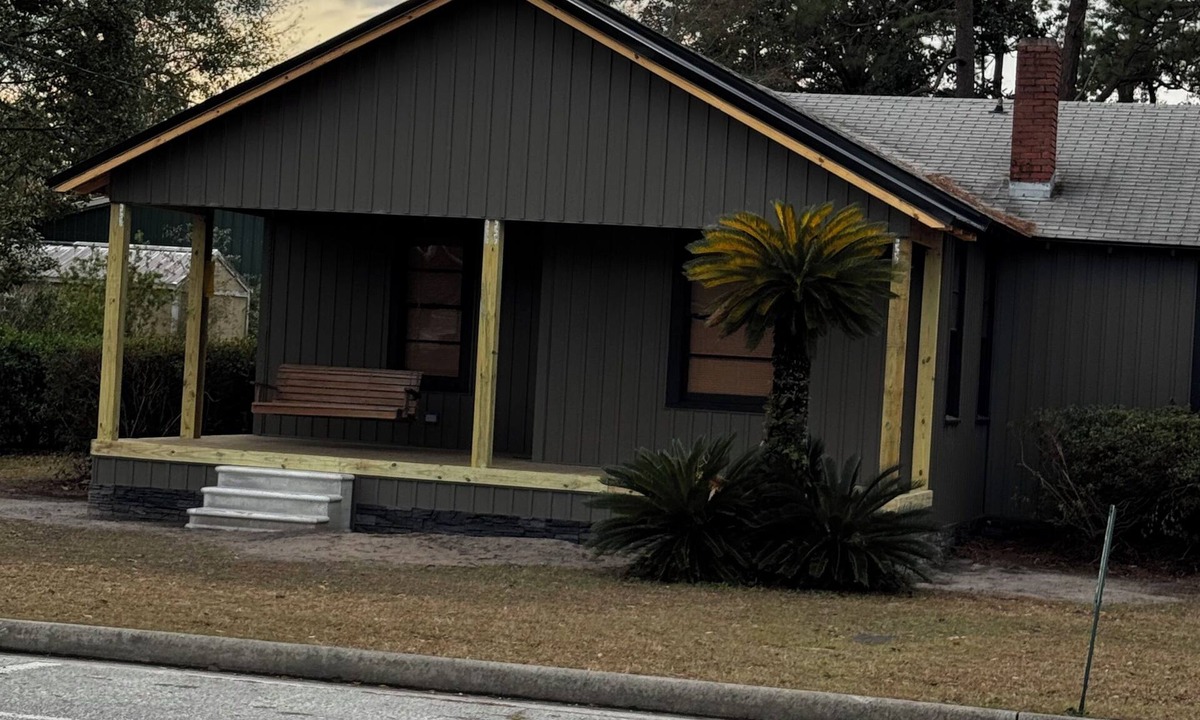 Folkston House | Cozy 3 Bedroom House Next To The Train Tracks