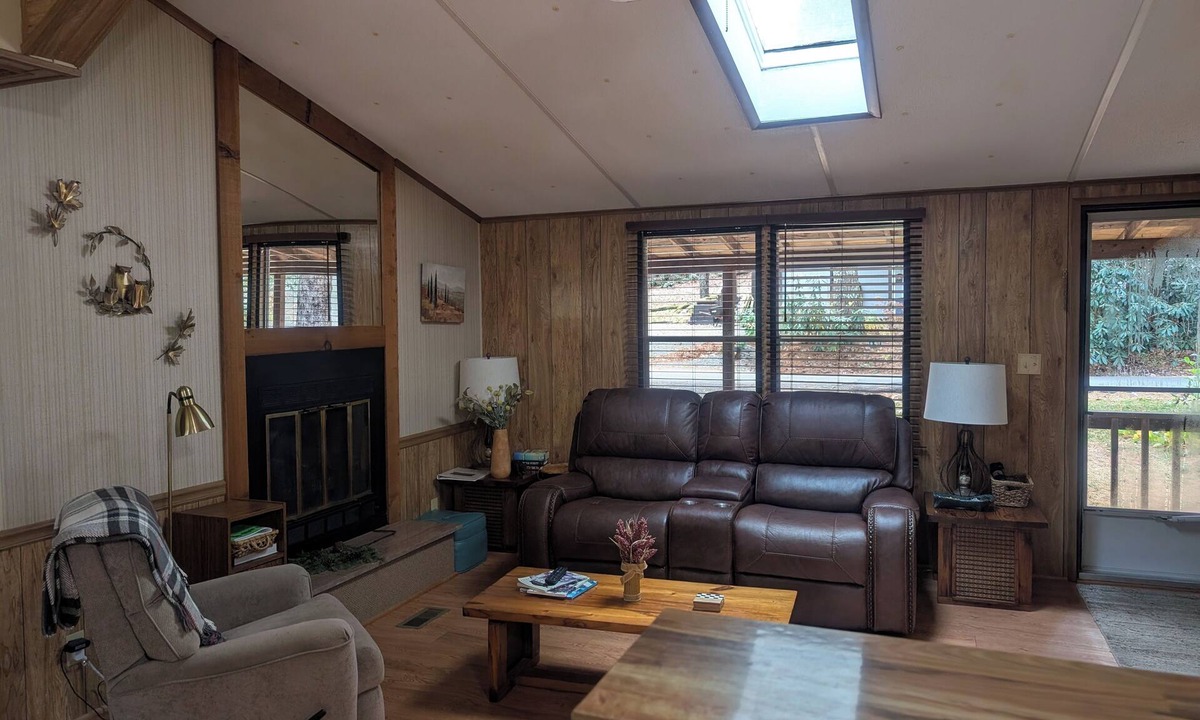 Newland House | Cozy Cabin in the Mountains