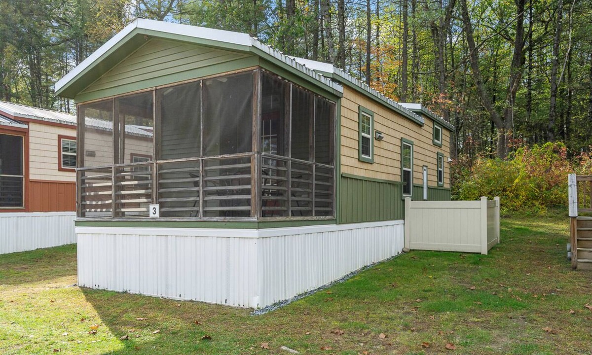 Queensbury Cottage | Cozy Cottage at Lake George Campsites!
