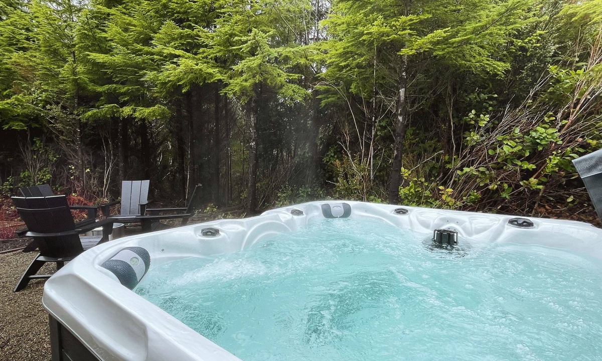 Seabrook Cottage | Cozy Cottage in Seabrook w/Private Hot Tub