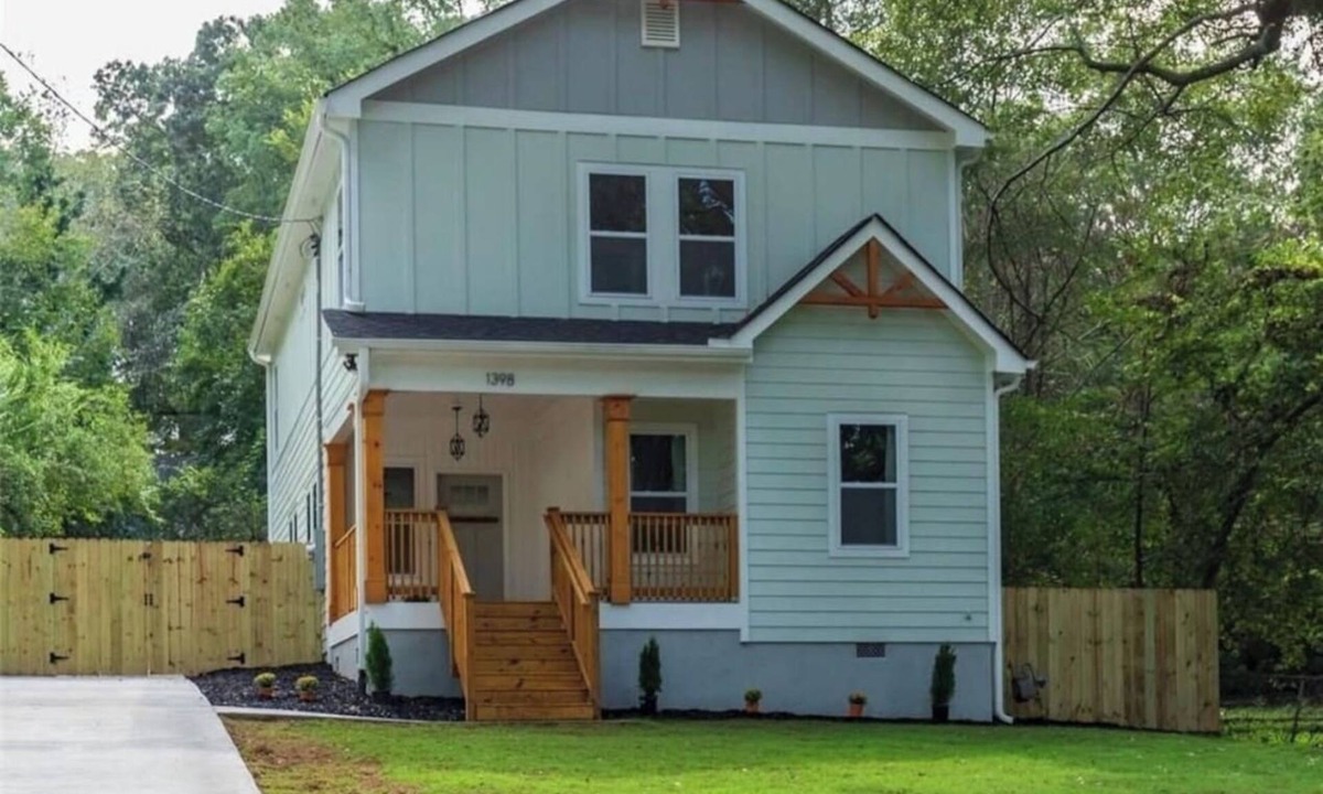 East Point House | Cozy Modern Home minutes from Airport and Downtown - PET FRIENDLY!