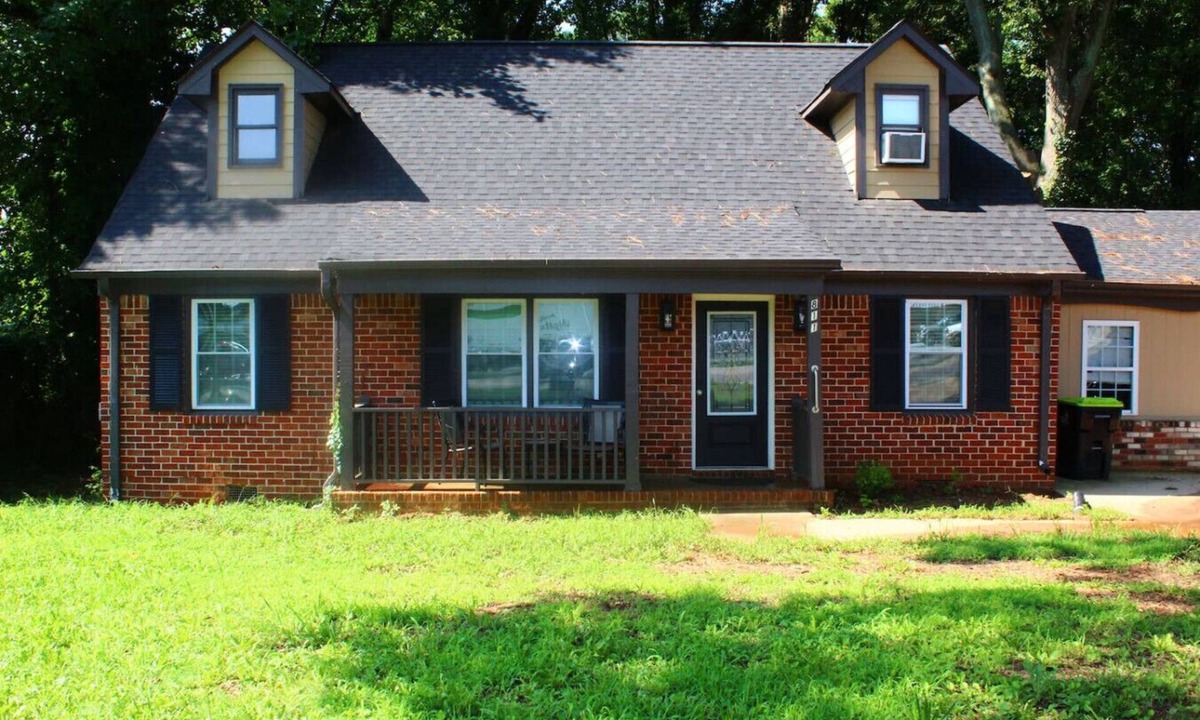 Forest Park House | Cozy, Relaxing 4-Bedroom House in Forest Park