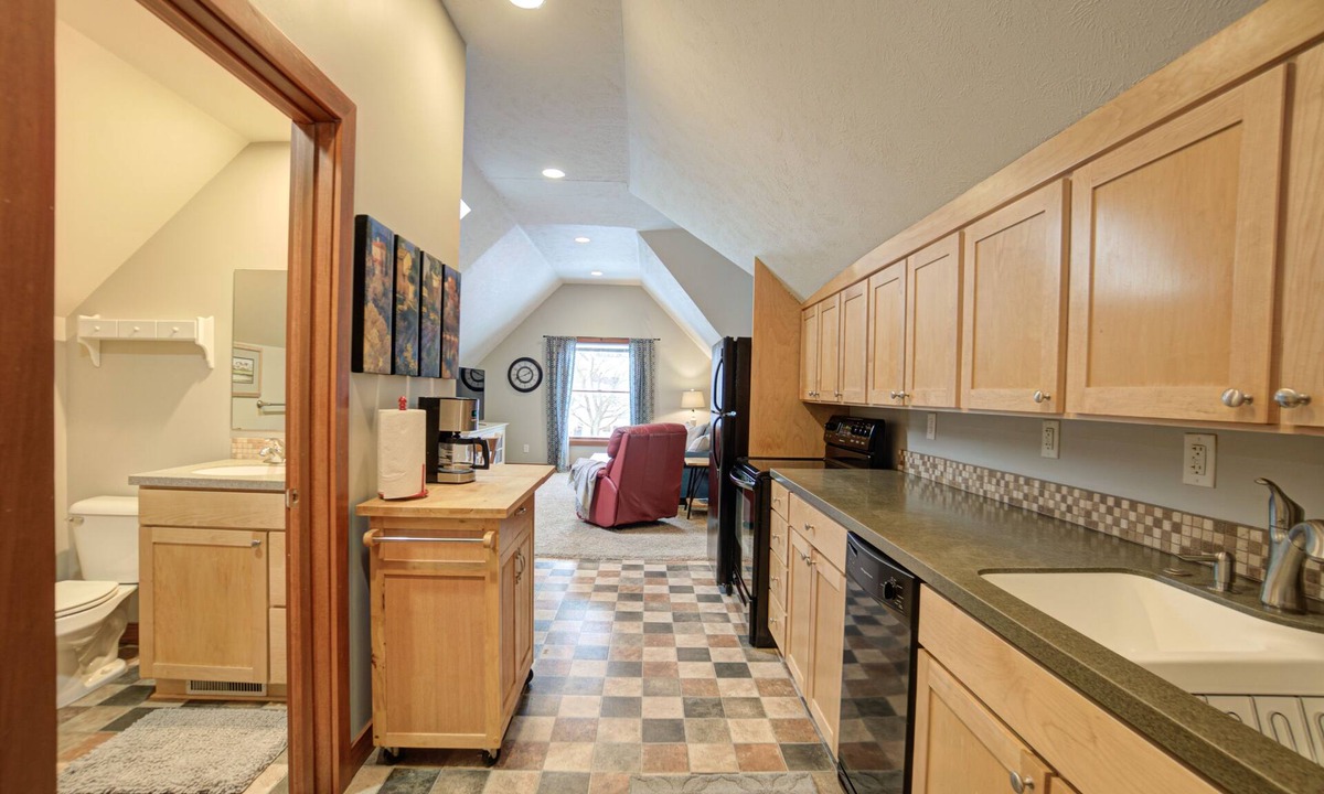 Holland Apartment | Cozy Upper Level Apartment - Walkable Holland Neighborhood
