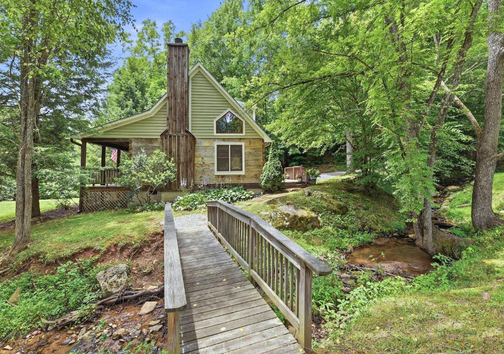 Weaverville House | Creekfront Cottage scenic views dog-friendly firepit gas grill gas fireplace