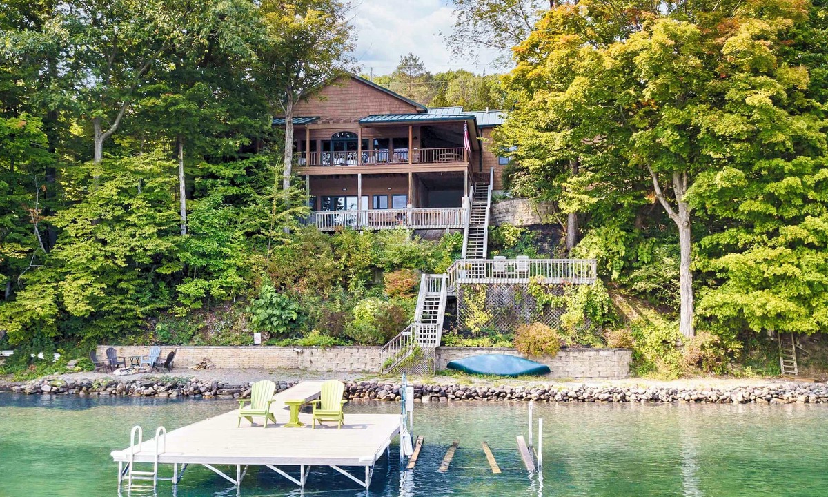 Town of Jerusalem House | Crooked Lake Lodge: Adirondack-Style Lodge on Keuka Lake!