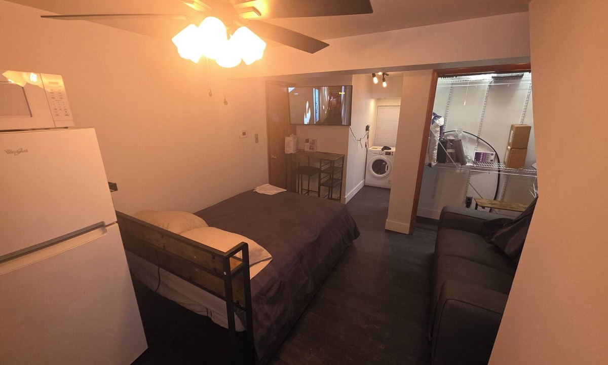 Stockade Historic District Apartment | Cute & Cozy studio furnished apartment with everything you need! Clean & Safe