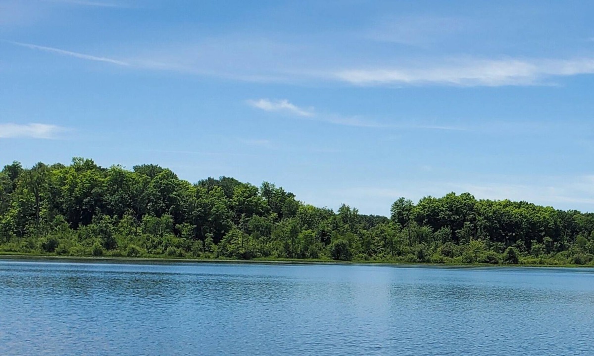 Sheridan Cottage | Cute lake-front country cottage with an easy drive to multiple attractions.