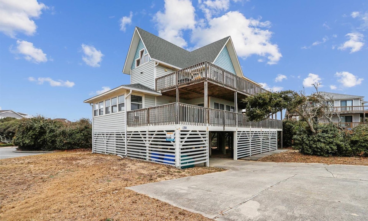 Tuckahoe House | D130 - Shannon is a semi-oceanfront house with 4 BR, 3 BA and ocean views!