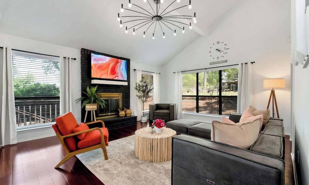 Lawrenceville House | Daylilly House/Family Friendly with Gameroom
