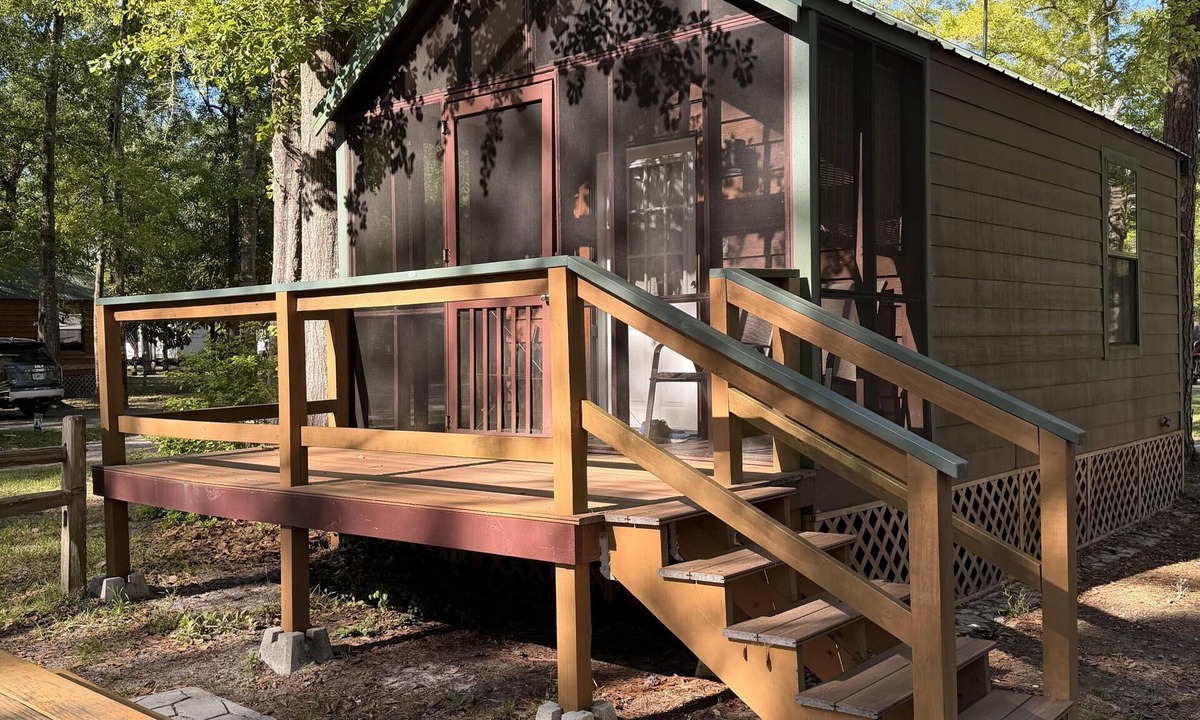 Folkston Cabin | Deluxe Cabin - The River Otter Lodge - Our Deluxe Cabins offer comfort with a true Okefenokee feel. Climate controlled, private, and set in a quiet part of the campground.