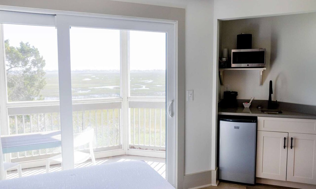 St. Simons Island Apartment | Direct Marshlands Views + Golf. Pool. Restaurant.