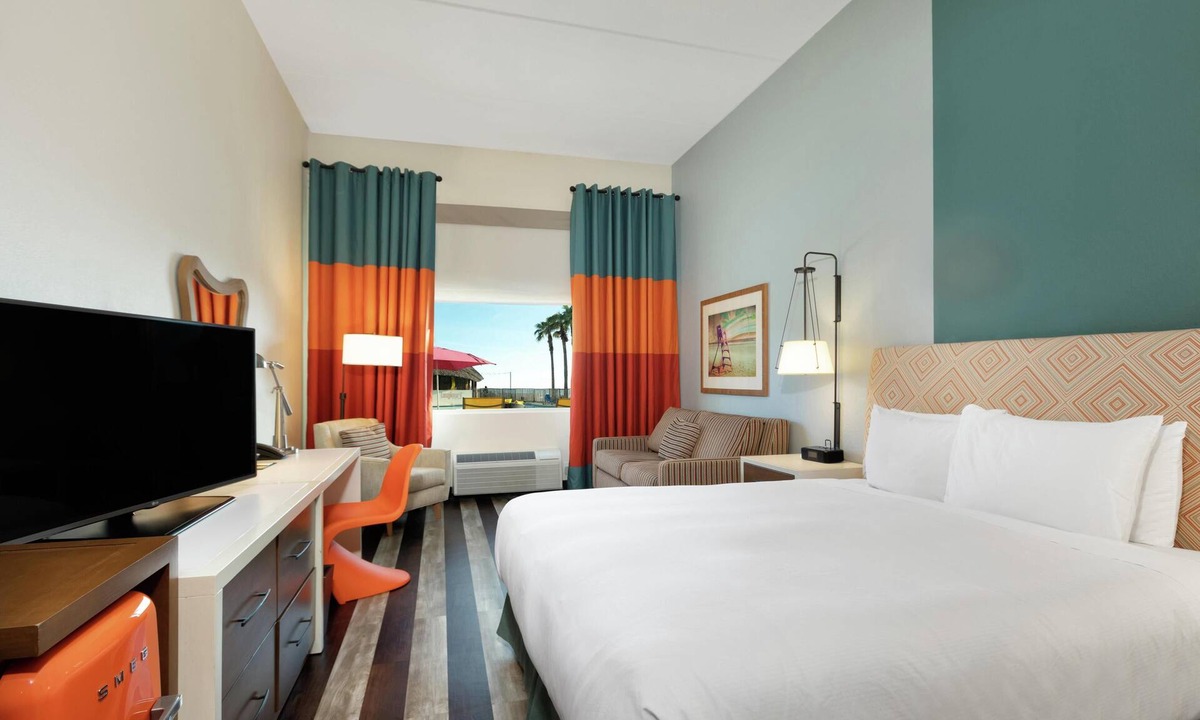 San Jacinto Hotel | DoubleTree by Hilton Hotel Galveston Beach