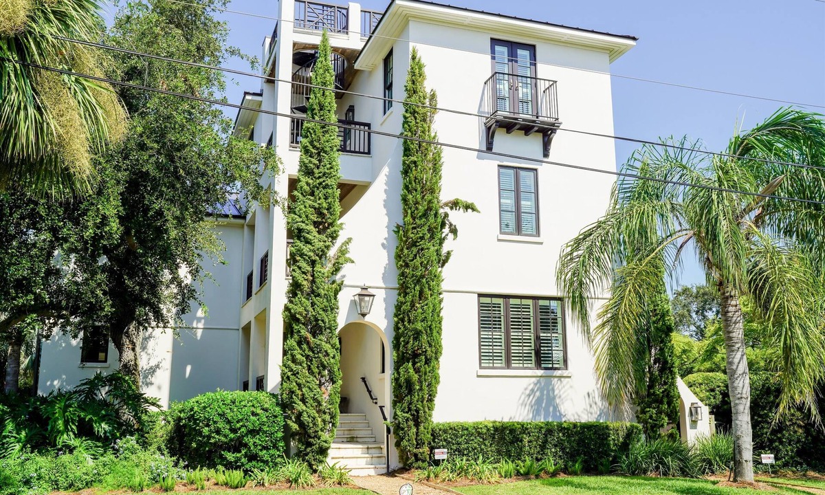 East Beach House | East Beach Luxury Home | Pool + Sleeps 14 | Walk to Beach