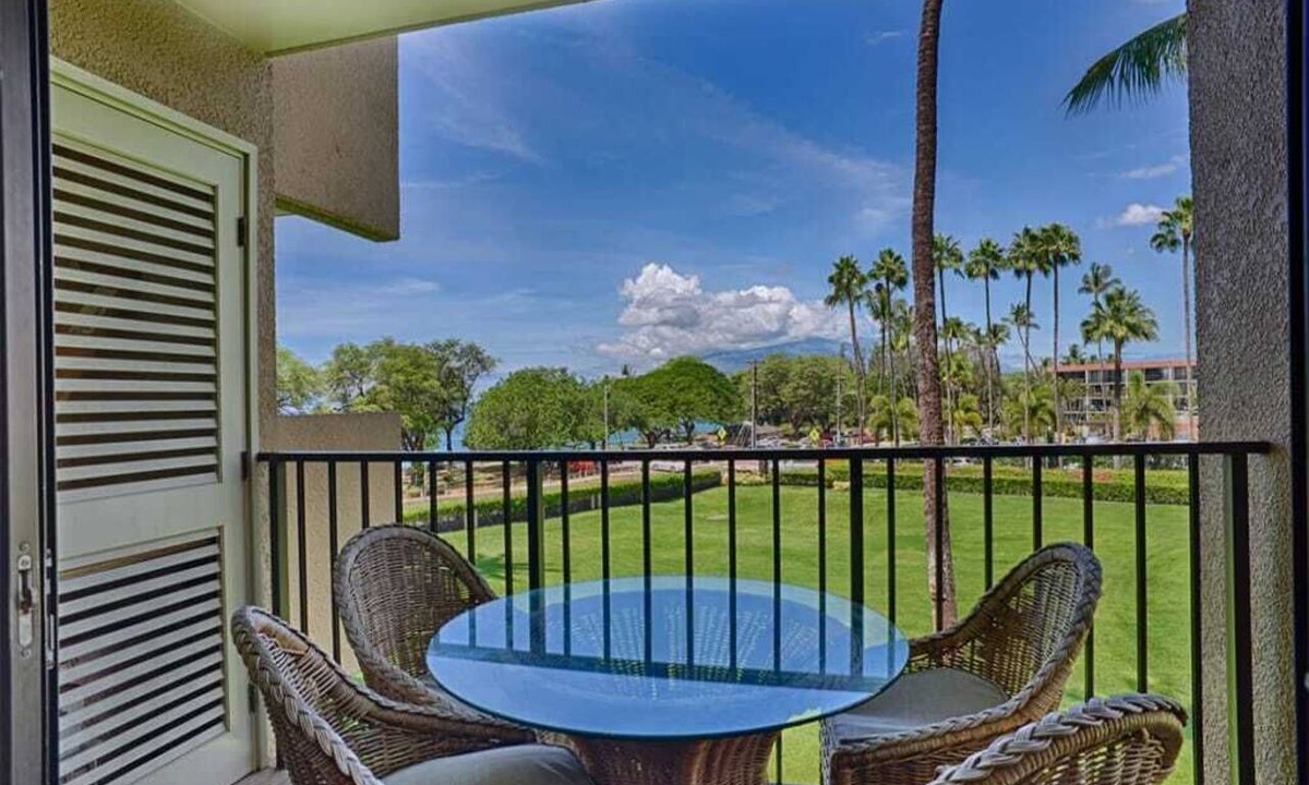 Kihei Condo | Easy Kihei Living! Kitchen, Lanai, Laundry, AC, WiFi+Flat Screens–Kamaole Sands 10204