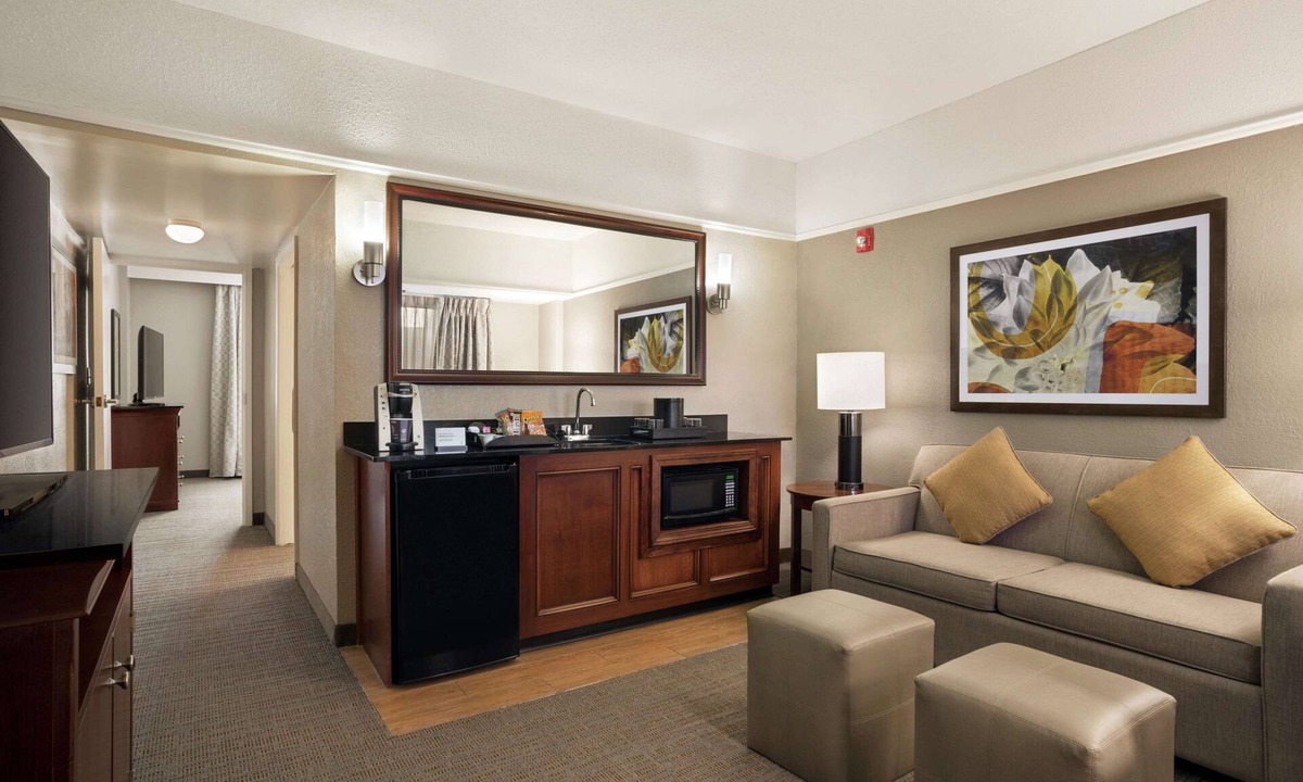 Brunswick Hotel | Embassy Suites by Hilton Brunswick