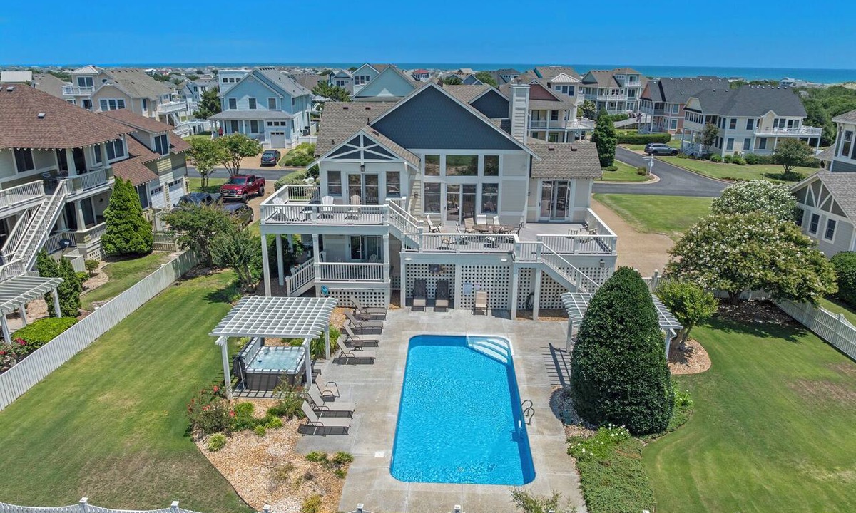 Currituck County House | Eventide: Views of the Golf Course | Private Pool | Ensuite Bedrooms