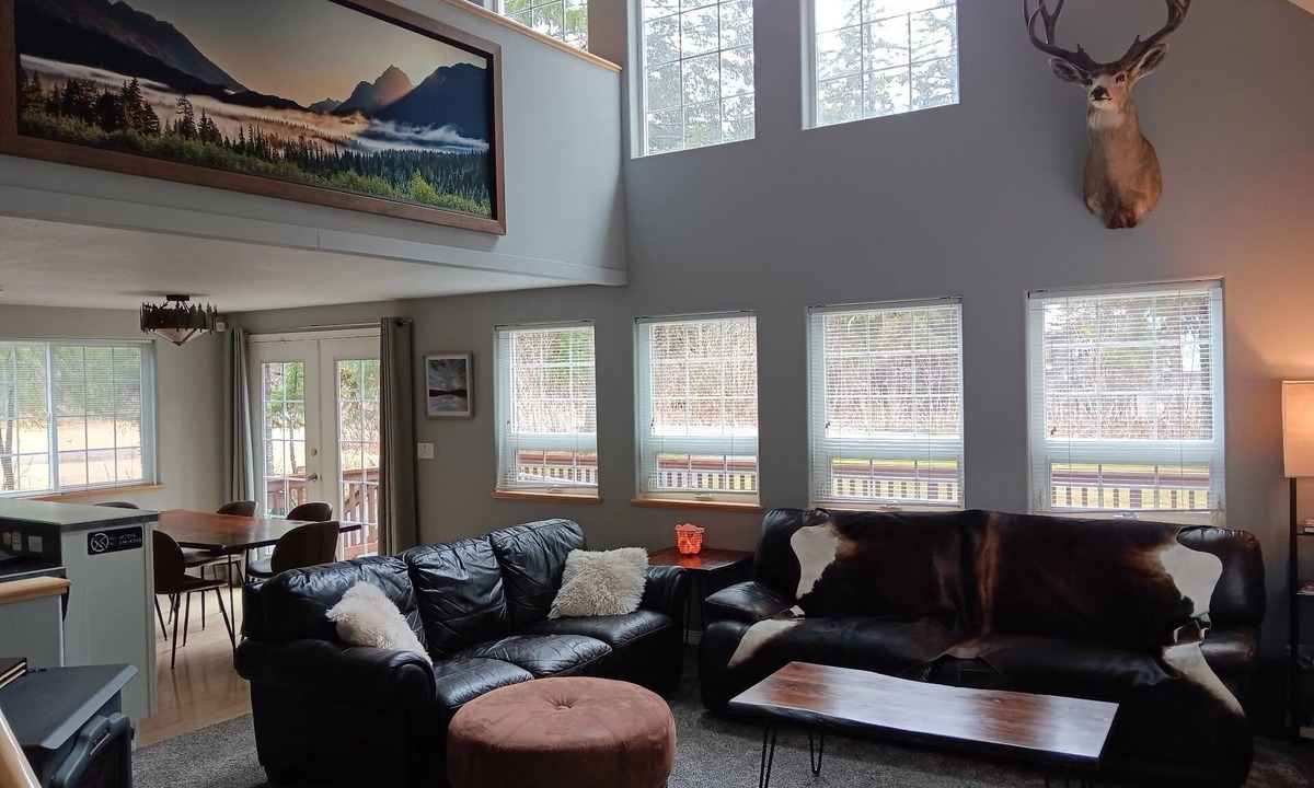 Seward House | Exclusive Private Home in Quiet Neighborhood 3 Bedroom 2 Bath & Loft