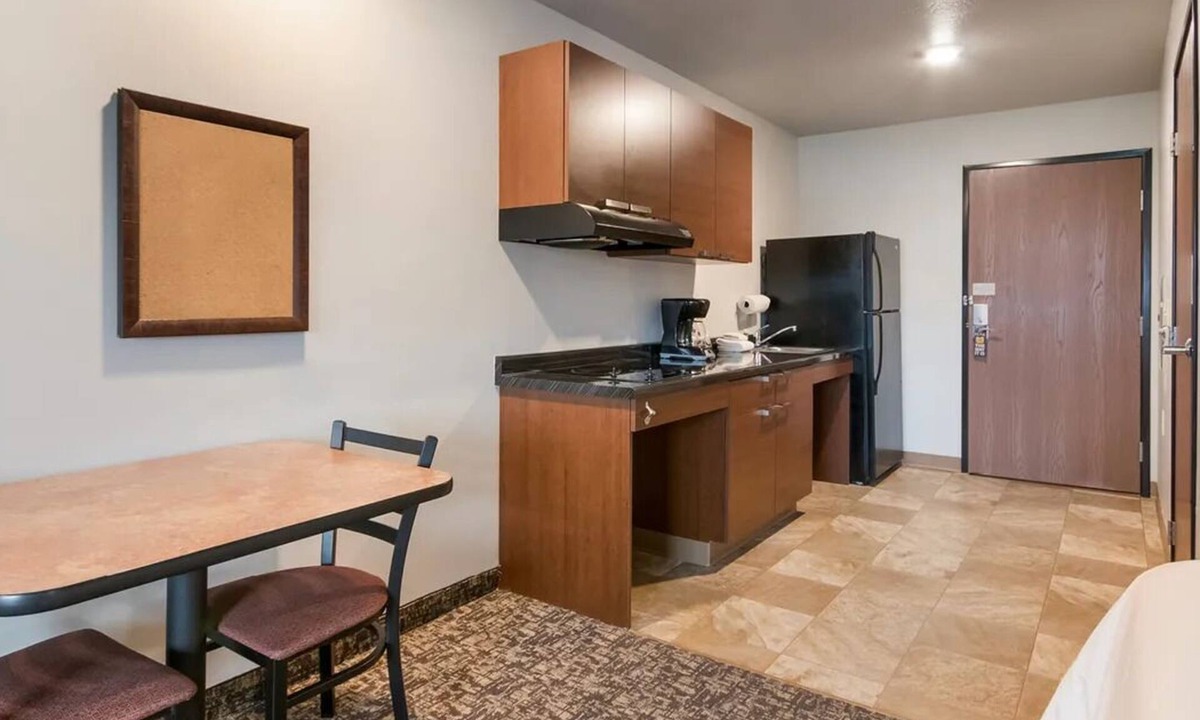 Loveland Hotel | Explore the Rockies in a Cozy Room w/Nearby Trails + Pet-Friendly Accommodation
