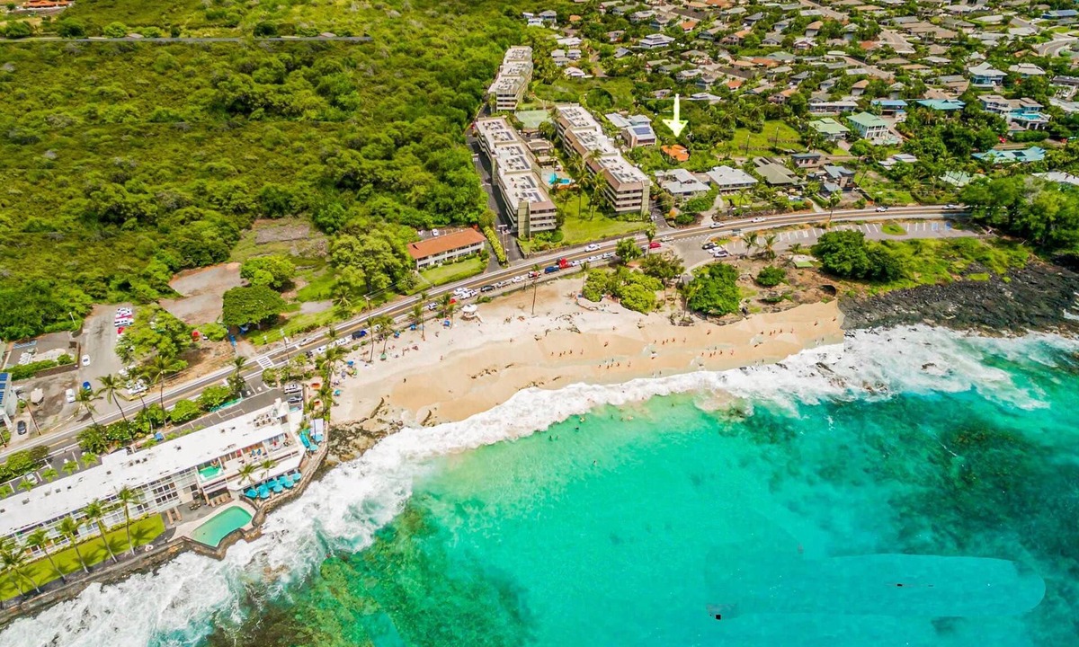 Kahaluu Bay House | Fabulous 7 bedroom for 23 near Magic Sands Beach!