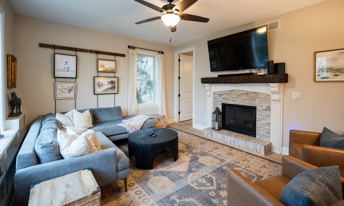 West Olive House | Family Luxury Lake Michigan Cottage w/Hot Tub