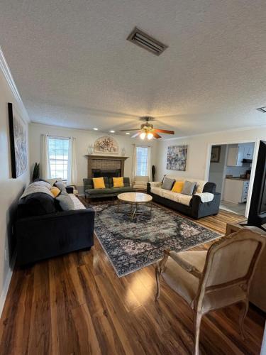 Valdosta House | Family-Only Home Quiet & Peaceful Neighborhood