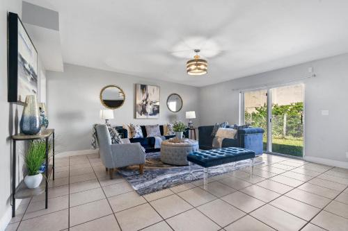 West Palm Beach House | Fire Pit Retreat Pet-Friendly Near Downtown