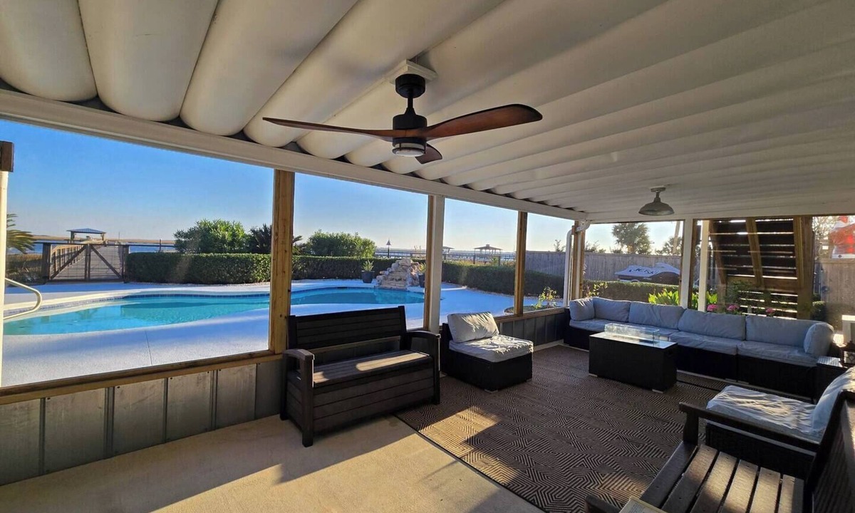 Brunswick House | FISH CAMP with luxuries of modern comfort 1 bedroom/2 bed rich amenities