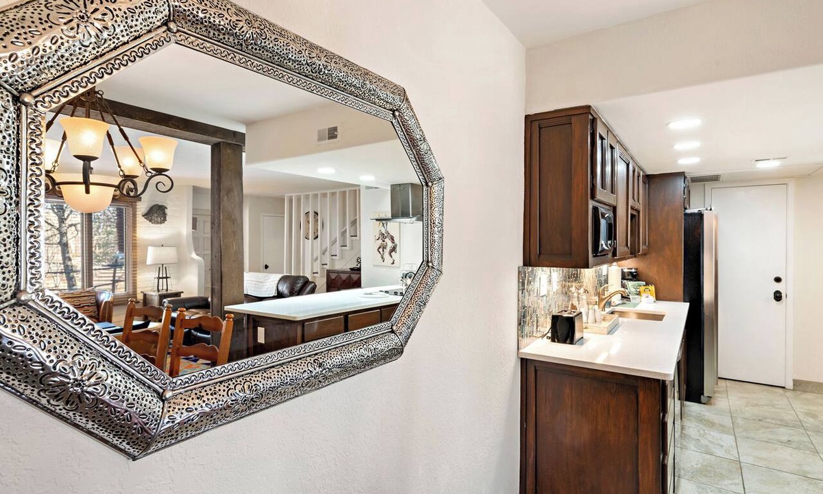 Northeast Santa Fe Hotel | Fort Marcy 88 | Walk to Plaza | Kiva Fireplace | Full Kitchen | Hot Tub | Pool | 2 Levels