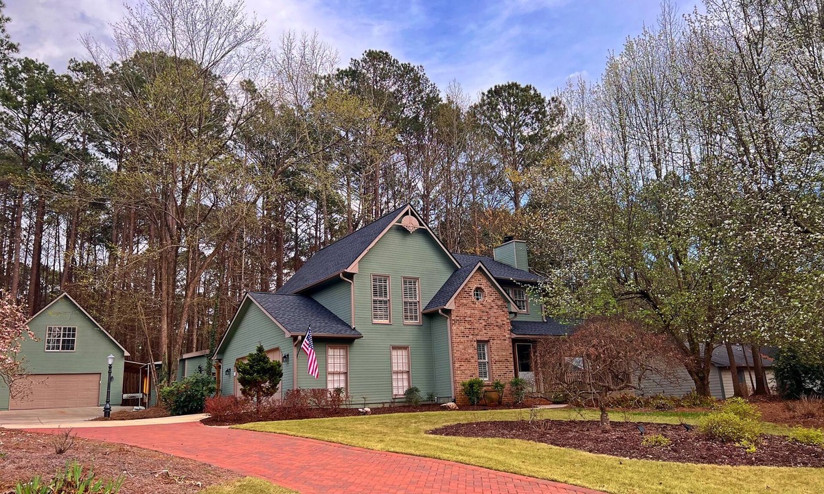 Peachtree City House | FULLY FURNISHED with GOLF CART and Extra Two Car Garage with Storage in the Back
