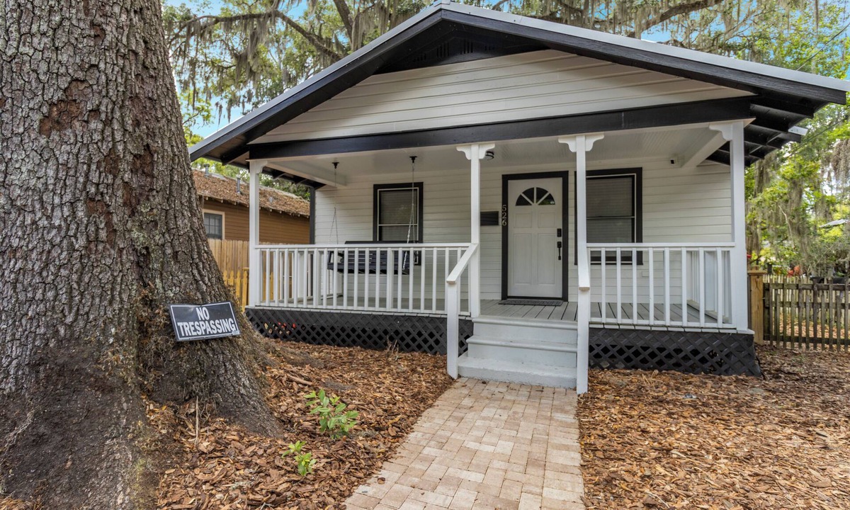 Pleasant Street House | Gator Oaks HQ - Game Days, Getaways & Near UF