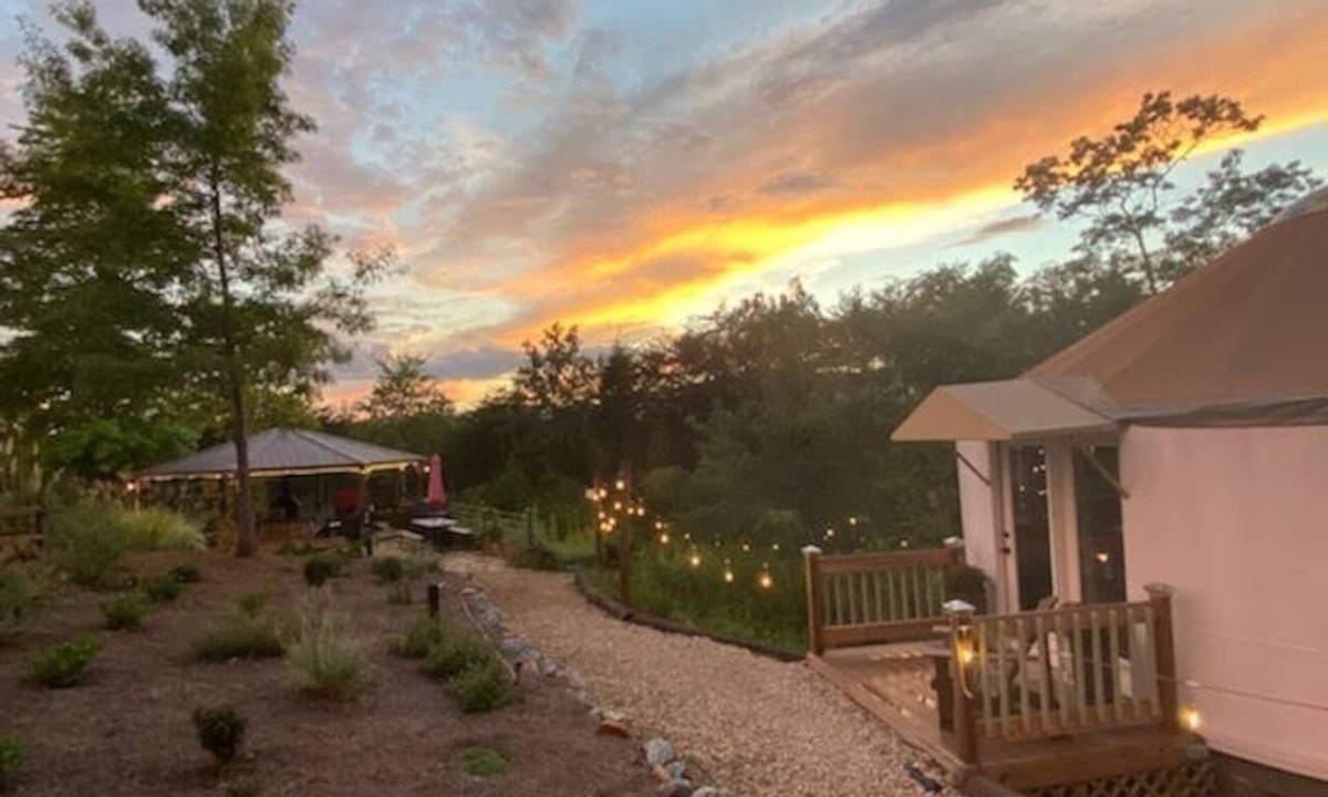 Mill Spring Apartment | Glamping Yurt + Luxury Bath at Serenity Ridge