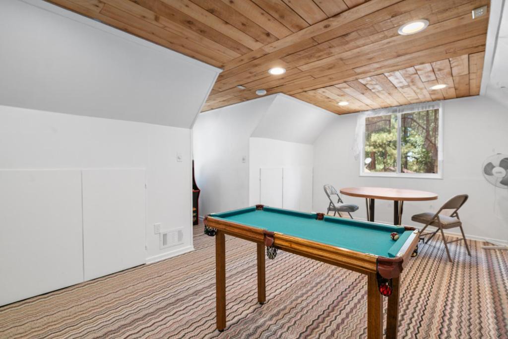 Upper Moonridge Ski Chalet | Gnome Chalet - Charming Big Bear country home! Amazing craftsmanship and with a Fenced Yard!