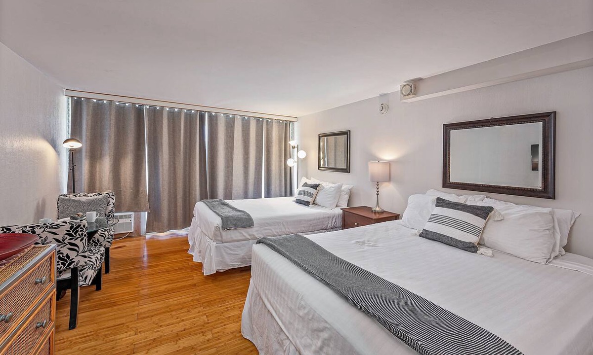 Waikiki Condo | Golf Course & Mountain Views at the Island Colony Amazing Building Amenities